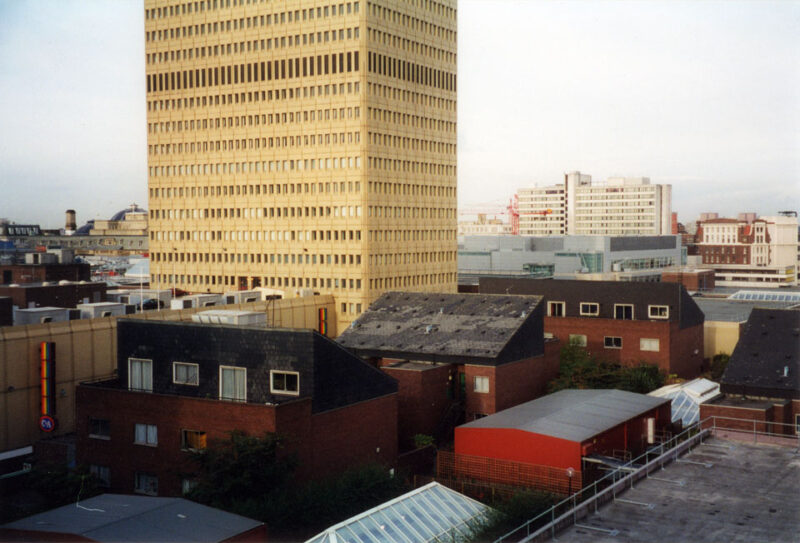 https://mainstream-modern.fablr.uk/wp-content/uploads/2023/12/arndale-roof-001.jpg